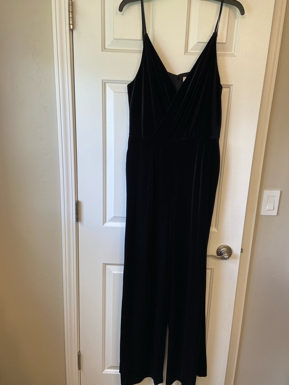 NWT L'Agence Maeve Black Velvet Strappy Jumpsuit Sz 10 - Picture 2 of 12
